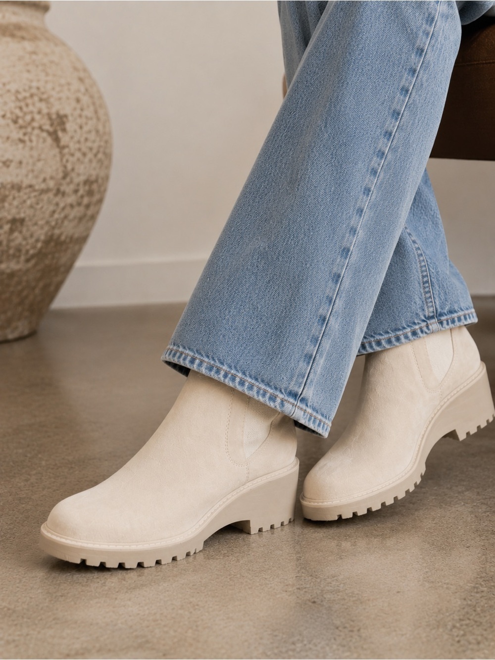 DV by Dolce Vita Light Tan Faux Suede Ankle Booties SZ 7.5